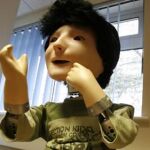 El robot Kaspar, que participa en el proyecto ROBOSKIN