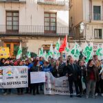 En el Palau de la Generalitat coincidieron ayer varias protestas, las de los trabajadores de los centros ocupacionales, las de las asociaciones de autismo y las de los trabajadores de limpieza de institutos