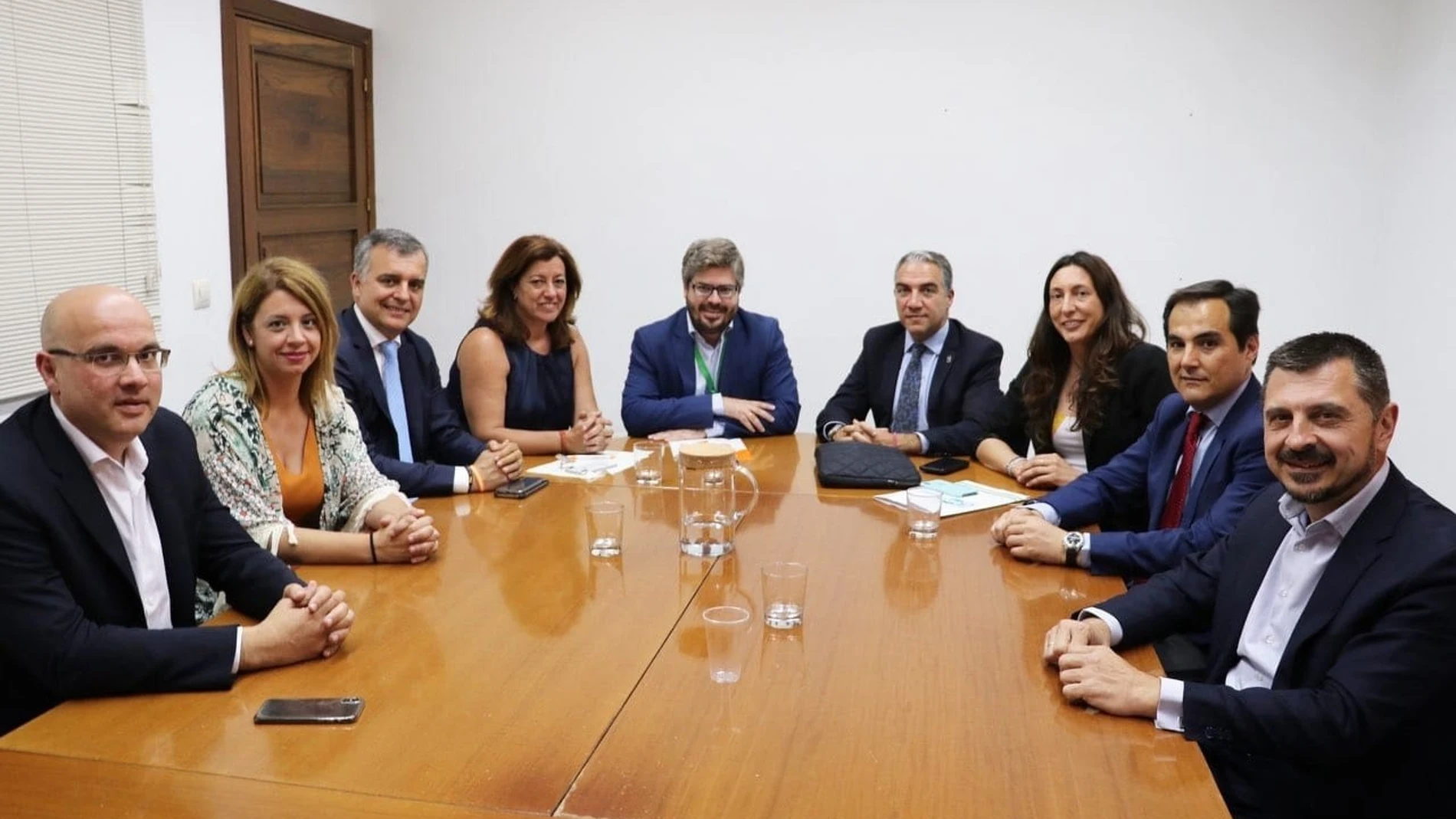Integrantes de los comités negociadores de PP y Ciudadanos / Foto: La Razón