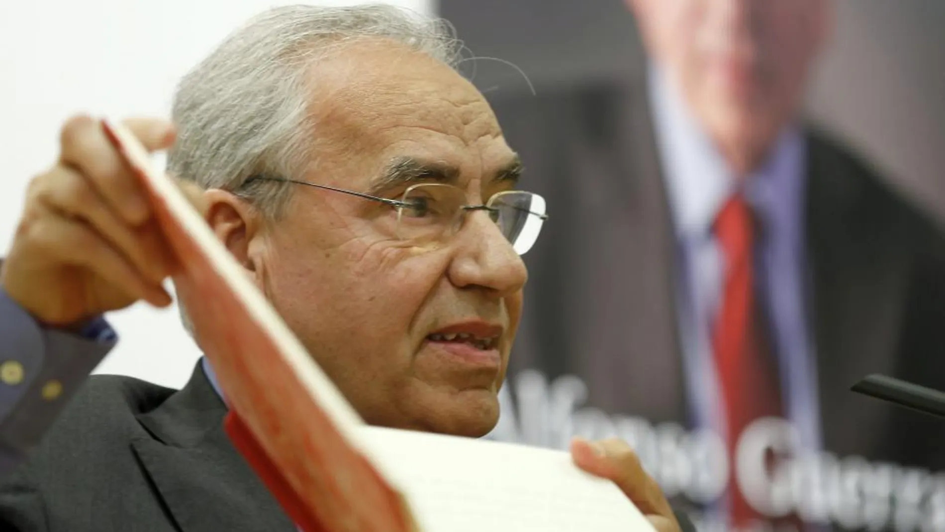 Alfonso Guerra, durante la presentación de sus memorias "definitivas"