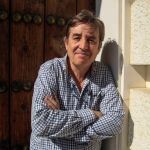 El director del Instituto Cervantes, que tenía casi terminado su libro antes de asumir su actual cargo, el pasado martes en Sevilla / Foto: Manuel Olmedo