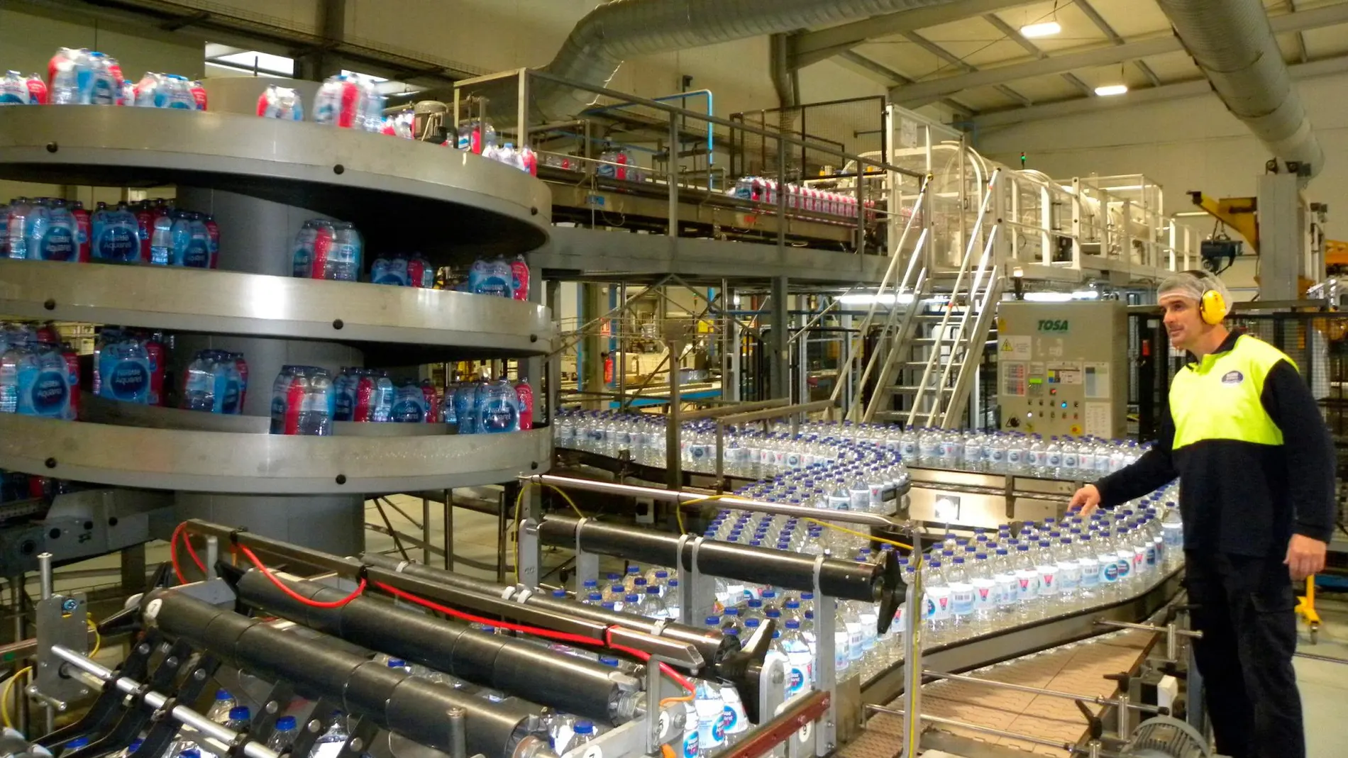 Nestlé reivindica la gestión sostenible del agua en una de sus plantas embotelladoras