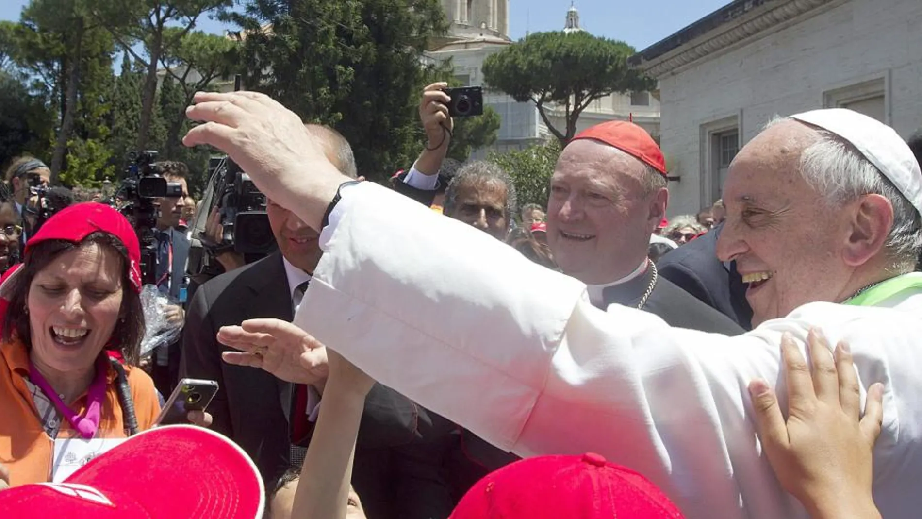 El Papa Francisco con un grupo de jóvenes en el Vaticano