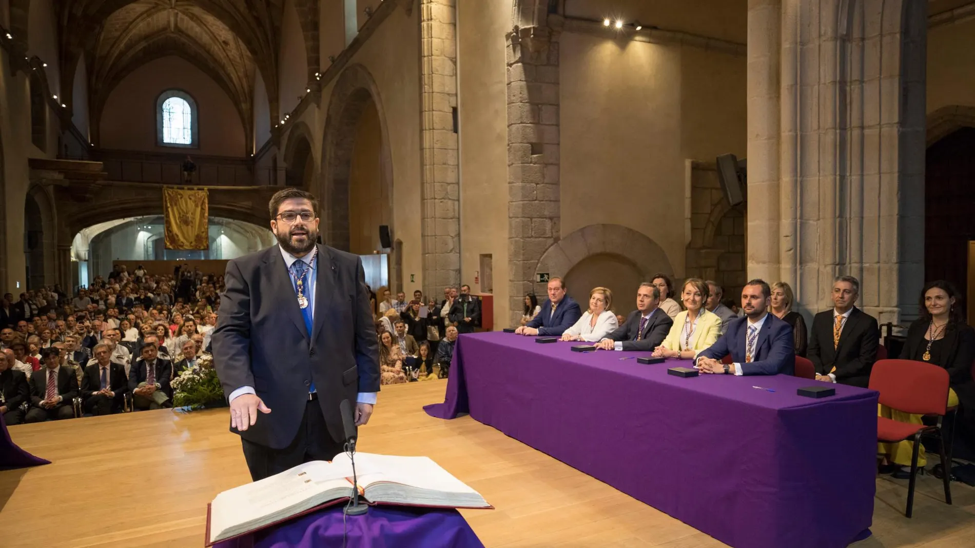 Constitución del Ayuntamiento de Ávila, en el que han tomado posesión como alcalde Jesús Manuel Sánchez Cabrera, de Por Ávila