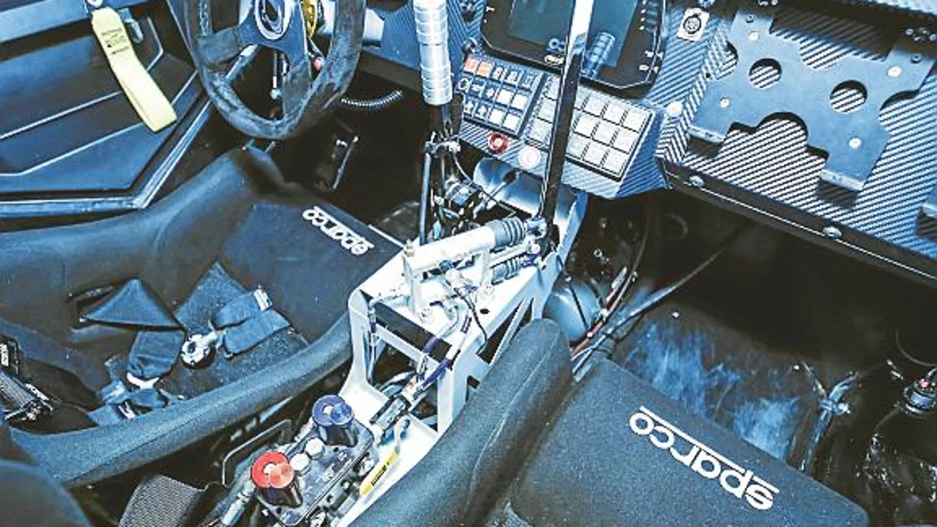 El Rexton un vehículo agresivo para luchar por el Dakar 2019. El interior va equipado con toda la tecnología necesaria para tan dura prueba