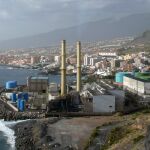 La central cuenta con dos grupos de vapor de 40MW, dos turbinas de gas de 37MW y una de 17MW