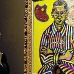 Una visitante admira el retrato de Enric Cristófol Ricar, obra de Joan Miró de 1917, con motivos japoneses