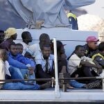 Los últimos 166 inmigrantes, durante su viaje a Lampedusa
