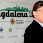 El presidente de la Generalitat, Ximo Puig, durante su recorrido por las tradicionales bodeguillas de los medios de comunicación con motivo de las fiestas de La Magdalena de Castellón, durante la cual deseó la mayor proyección internacional