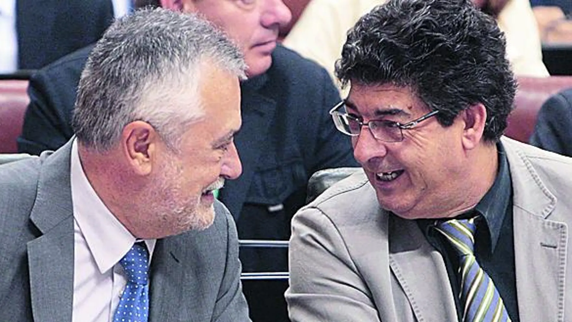 Zoido ante los silencios de Griñán: «Diego Valderas lleva las riendas»