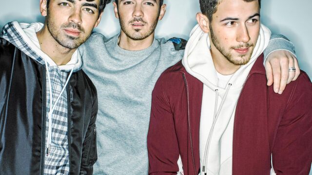 Los hermanos (de izda. a dcha.) Joe, Kevin y Nick Jonas vuelven juntos con álbum y gira. Foto: Peggy Sirota