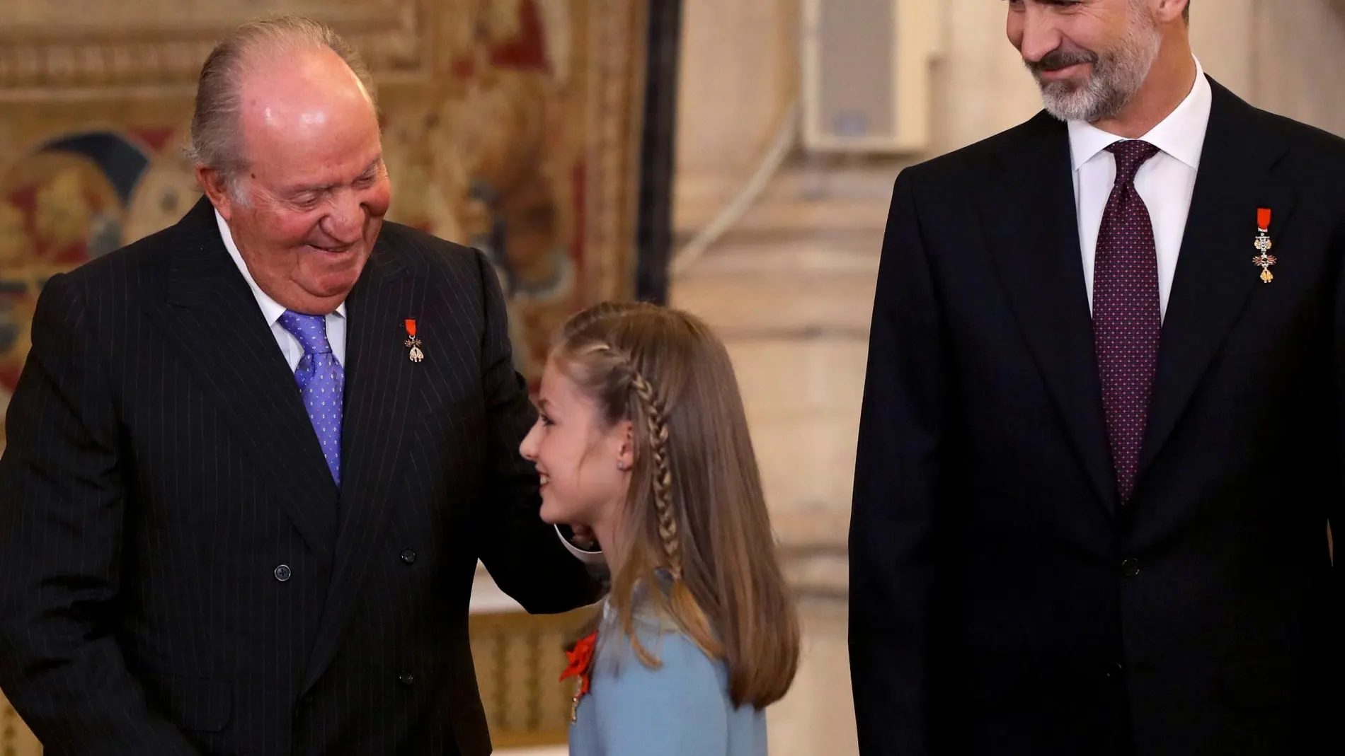 Juan Carlos I, con el Rey Felipe VI y la Princesa de Asturias en la imposición del Collar del Toisón de Oro en 2017/Efe