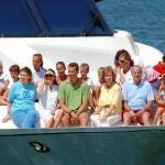 La Familia Real al completo mientras disfruta de unas vacaciones en Mallorca a bordo del «Fortuna»