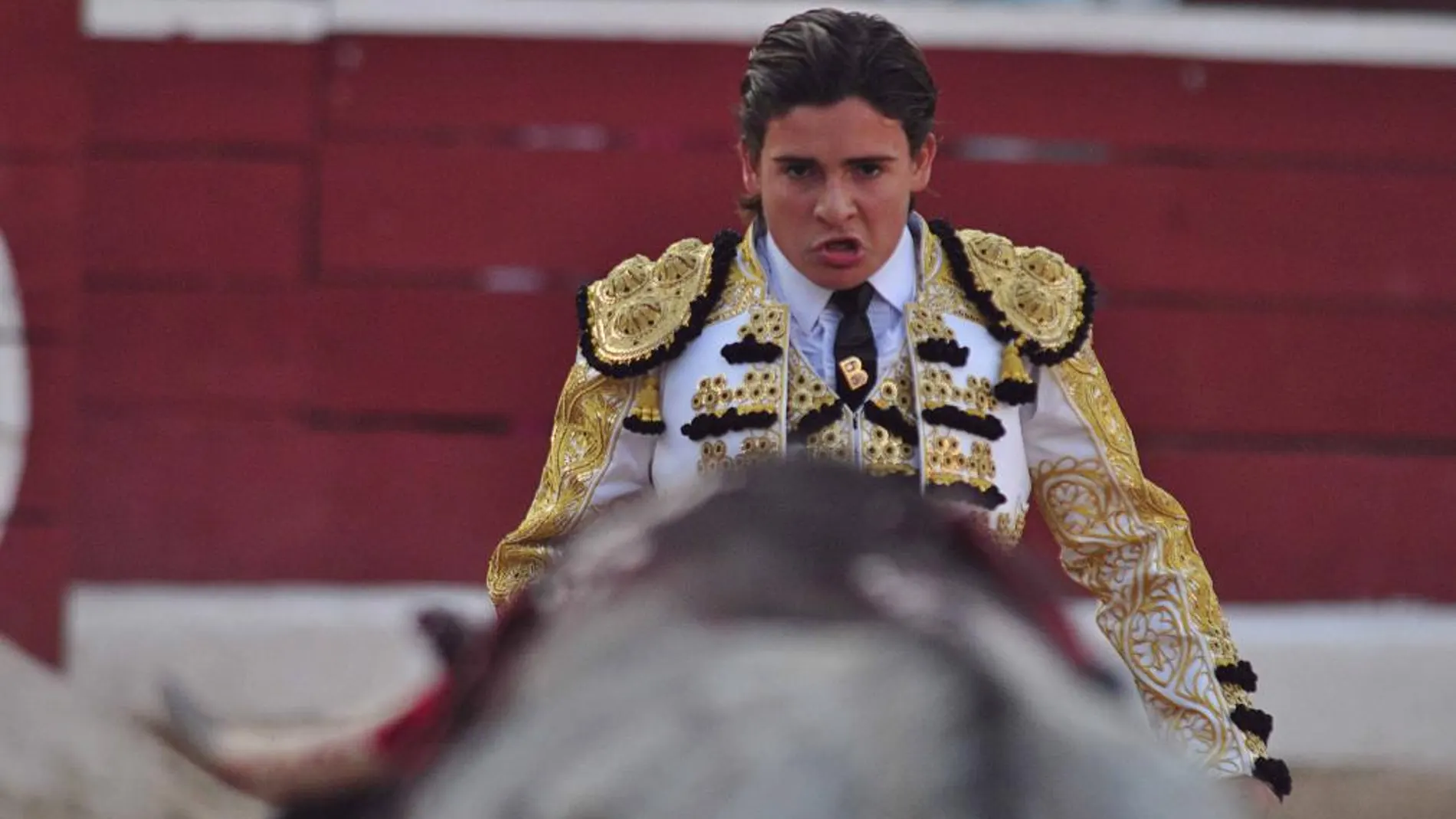 Michelito corta su primer rabo como matador de toros