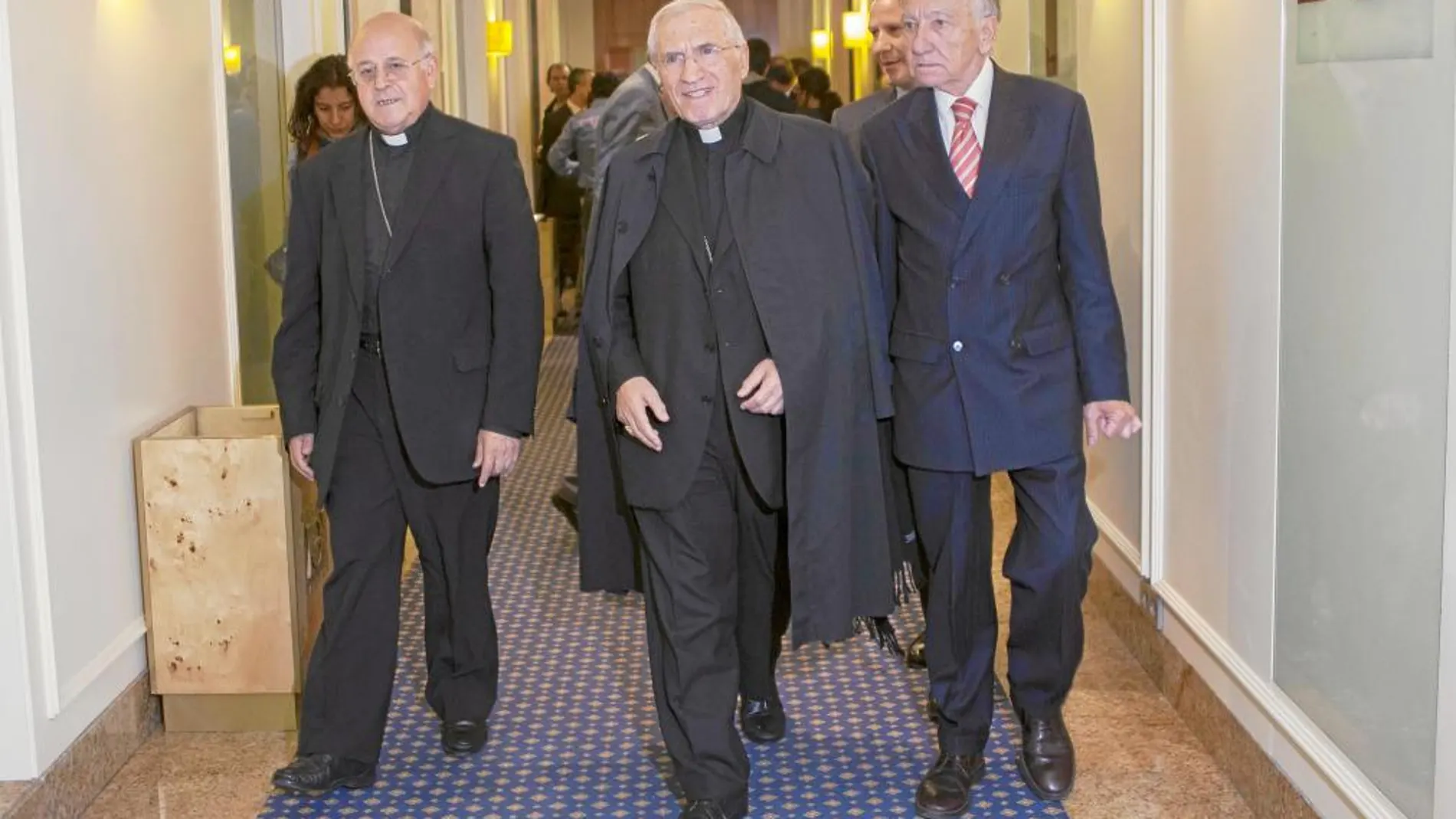 El presidente de la Conferencia Episcopal Española, Rouco Varela, con Ricardo Blázquez y Jesús Manuel Rebolleda