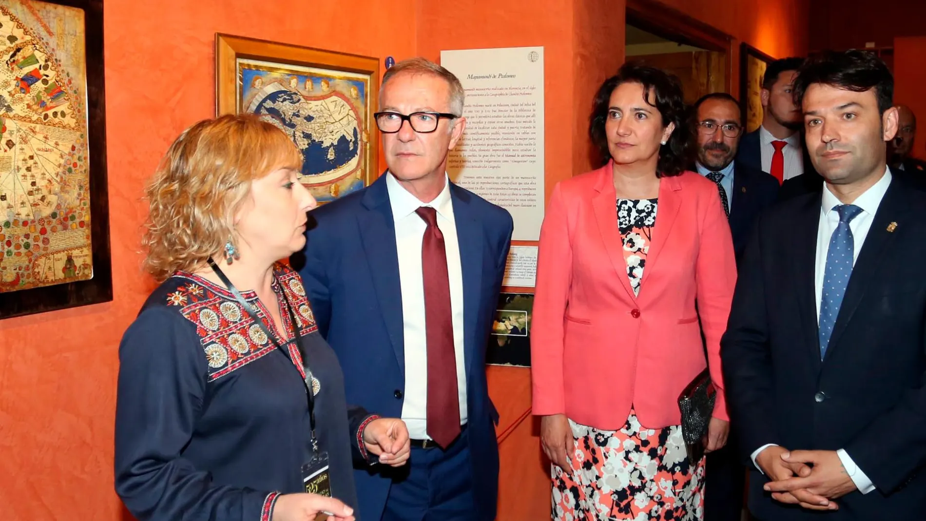 El ministro Guirao, la consejera García Cirac y el alcalde José Antonio González al inaugurar la exposición
