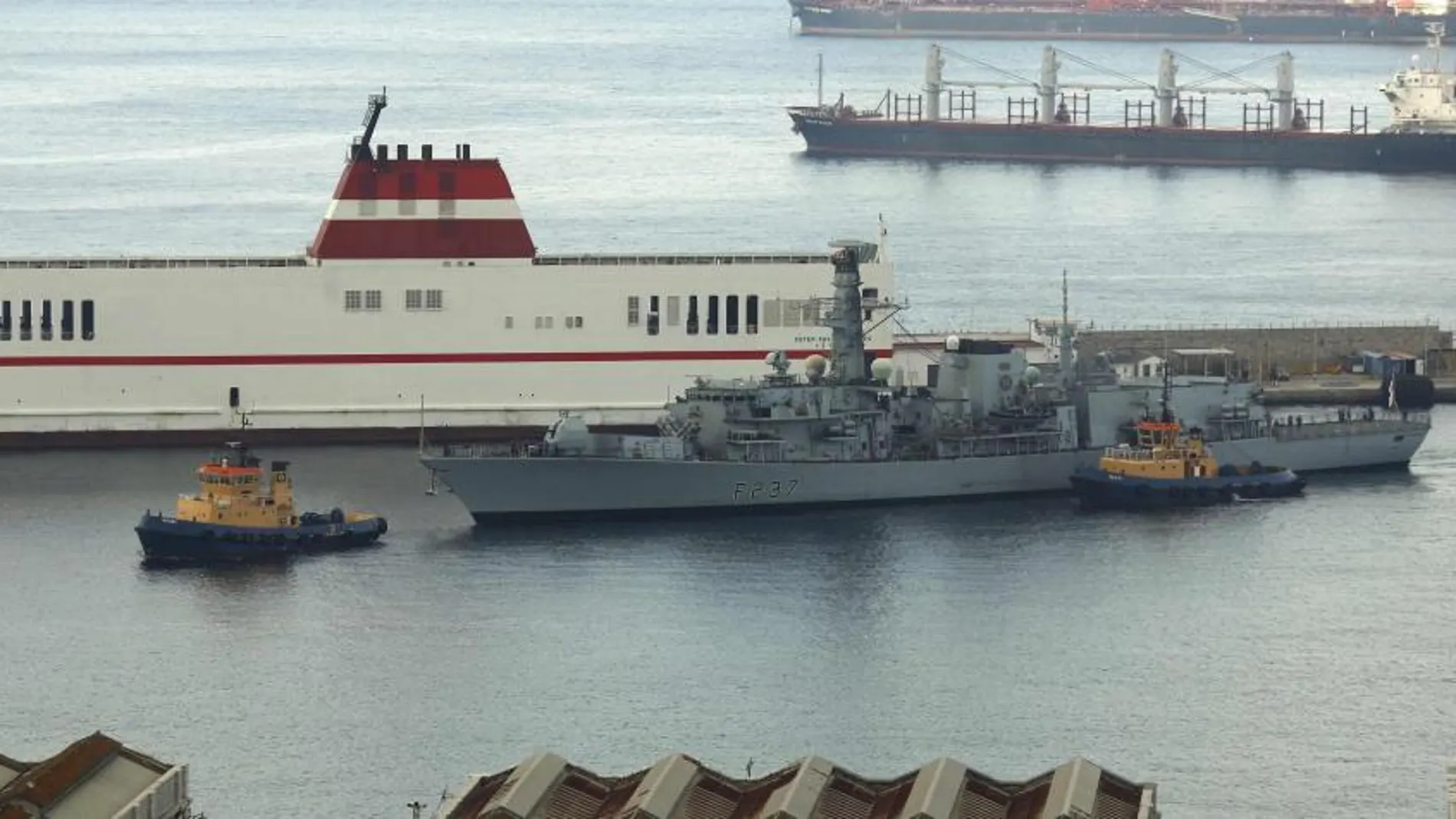 La fragata HMS Westminster, en Gibraltar