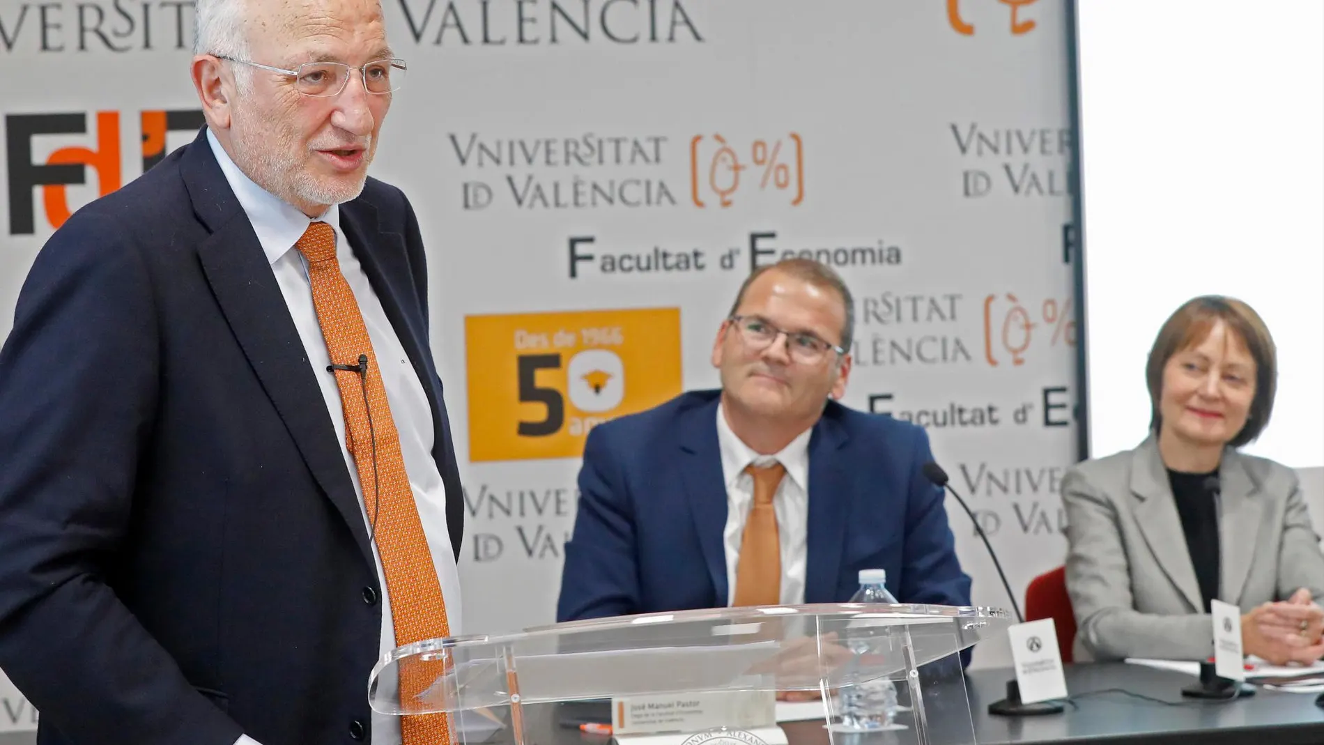 El presidente de Mercadona, Juan Roig, ayer durante la conferencia que impartió en la Facultat d'Economia de la Universitat de València