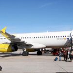 Embarque de pasajeros en un vuelo en el aeropuerto de Villanubla