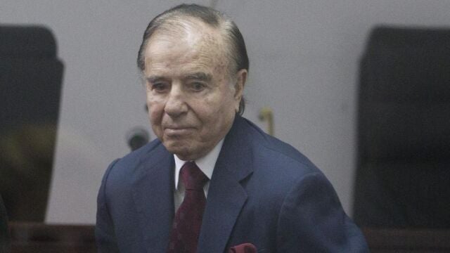 El expresidente argentino Carlos Menem en la sede de los tribunales de Buenos Aires