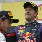 El piloto alemán Sebastian Vettel (Red Bull) y Fernando Alonso
