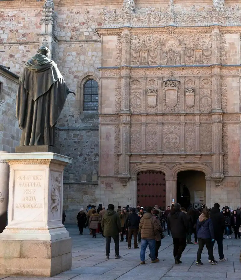 Histórica fachada de la Universidad de Salamanca donde se proyectarán las obras
