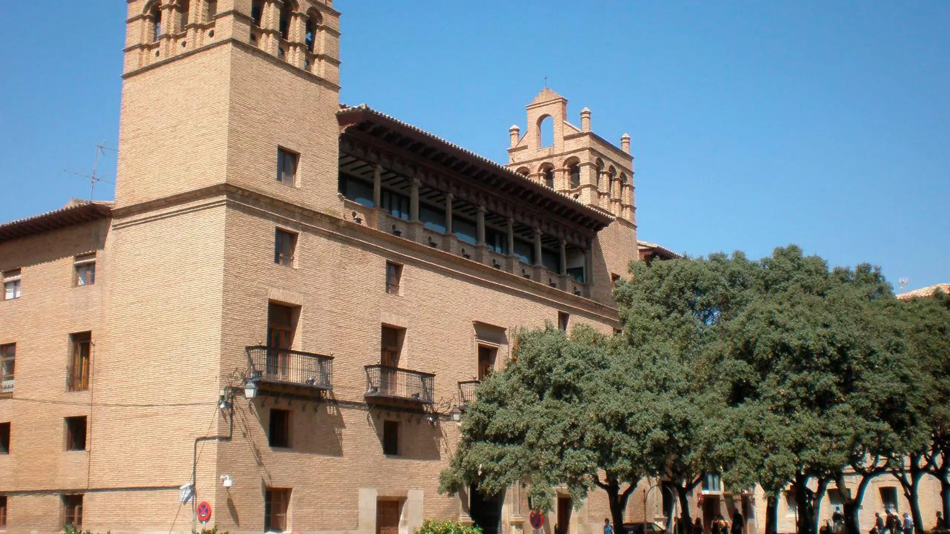 Fachada del Ayuntamiento de Huesca