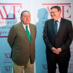 El presidente de la Asociación Valenciana de Empresarios (AVE), Vicente Boluda, junto al presidente de la Generalitat, Ximo Puig