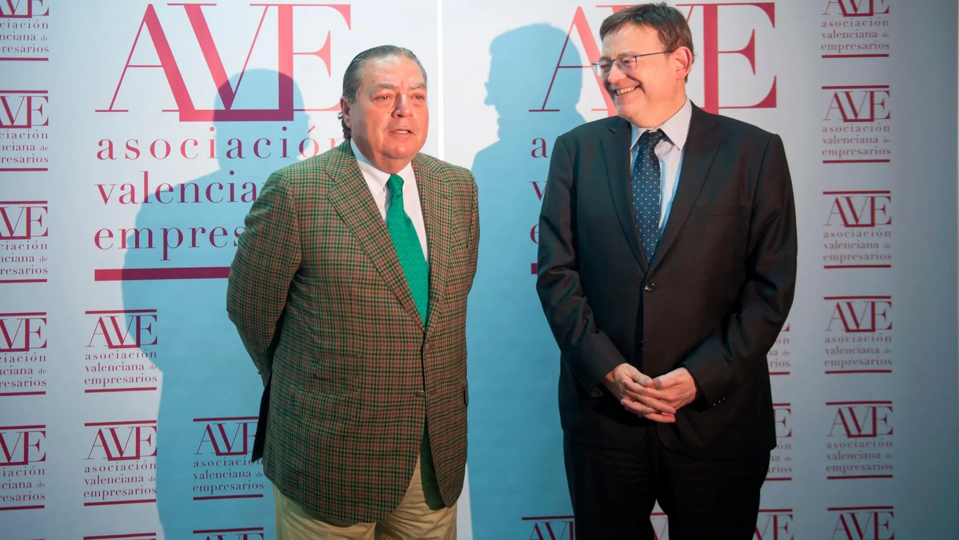 El presidente de la Asociación Valenciana de Empresarios (AVE), Vicente Boluda, junto al presidente de la Generalitat, Ximo Puig