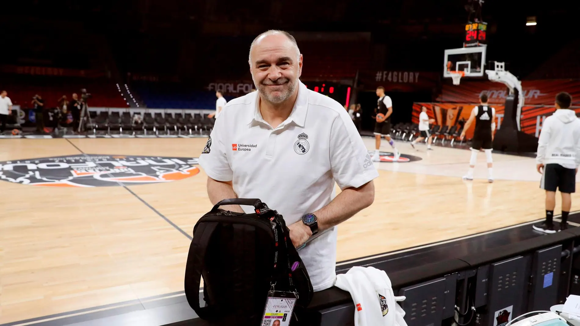 El entrenador del Real Madrid Pablo Laso durante el entrenamiento del equipo esta tarde en el Fernando Buesa Arena / Efe