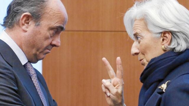 El ministro de Economía, Luis de Guindos, junto a la directora gerente del Fondo Monetario Internacional, Christine Lagarde