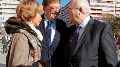 El presidente de la Generalitat Valenciana, Ximo Puig, ayer junto con la presidenta de la Fundación Mujeres por África, María Teresa Fernández de la Vega; y el Alto Representante para la Alianza de Civilizaciones de la Organización de Naciones Unidas, Miguel Ángel Moratinos