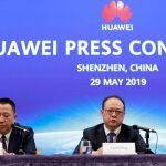 Los responsables de Huawei, durante la rueda de prensa ofrecida este miércoles / Reuters