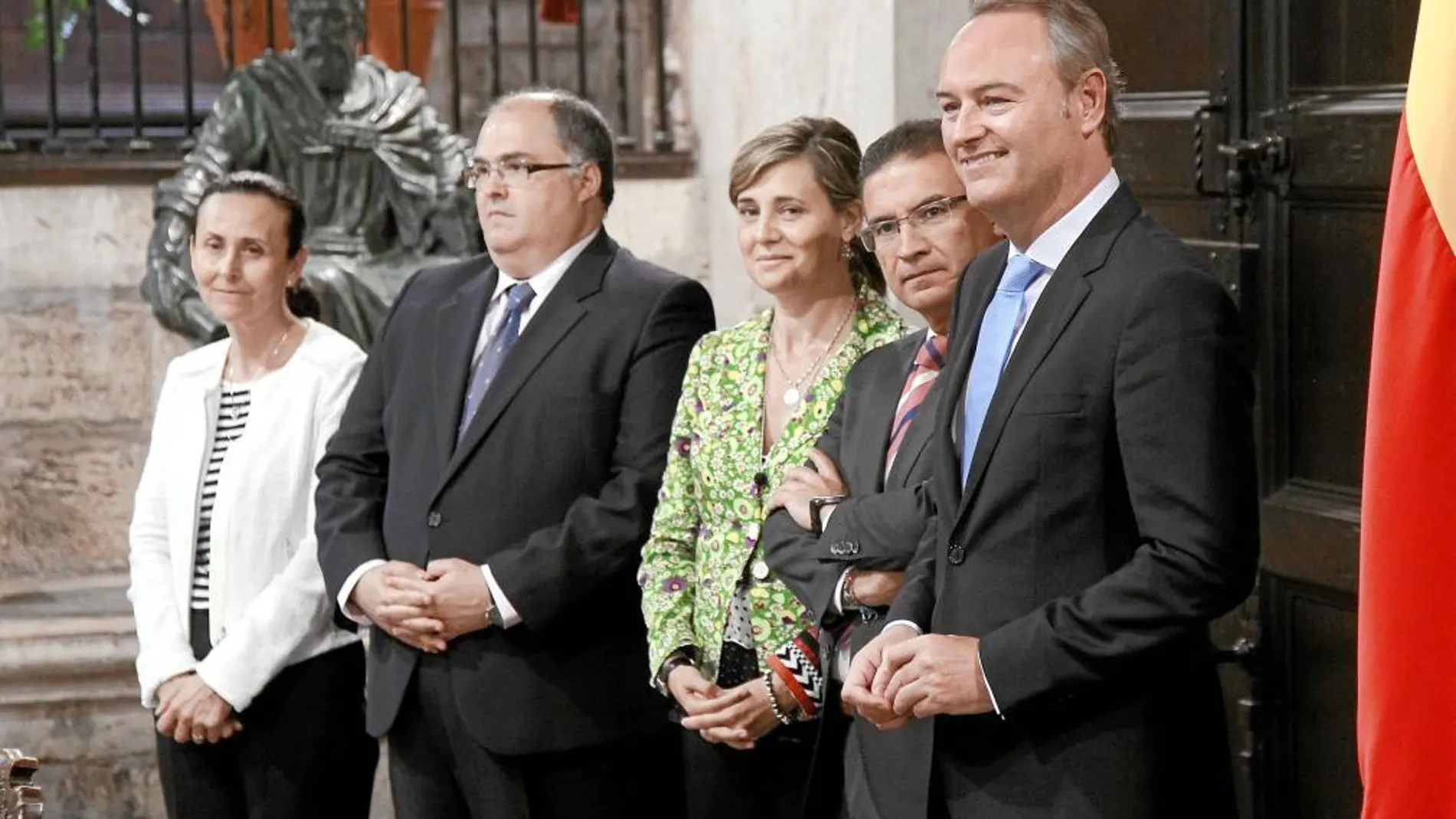 De la Oliva, De Rosa, Bastidas, Castellano y Fabra ayer en el Palau de la Generalitat