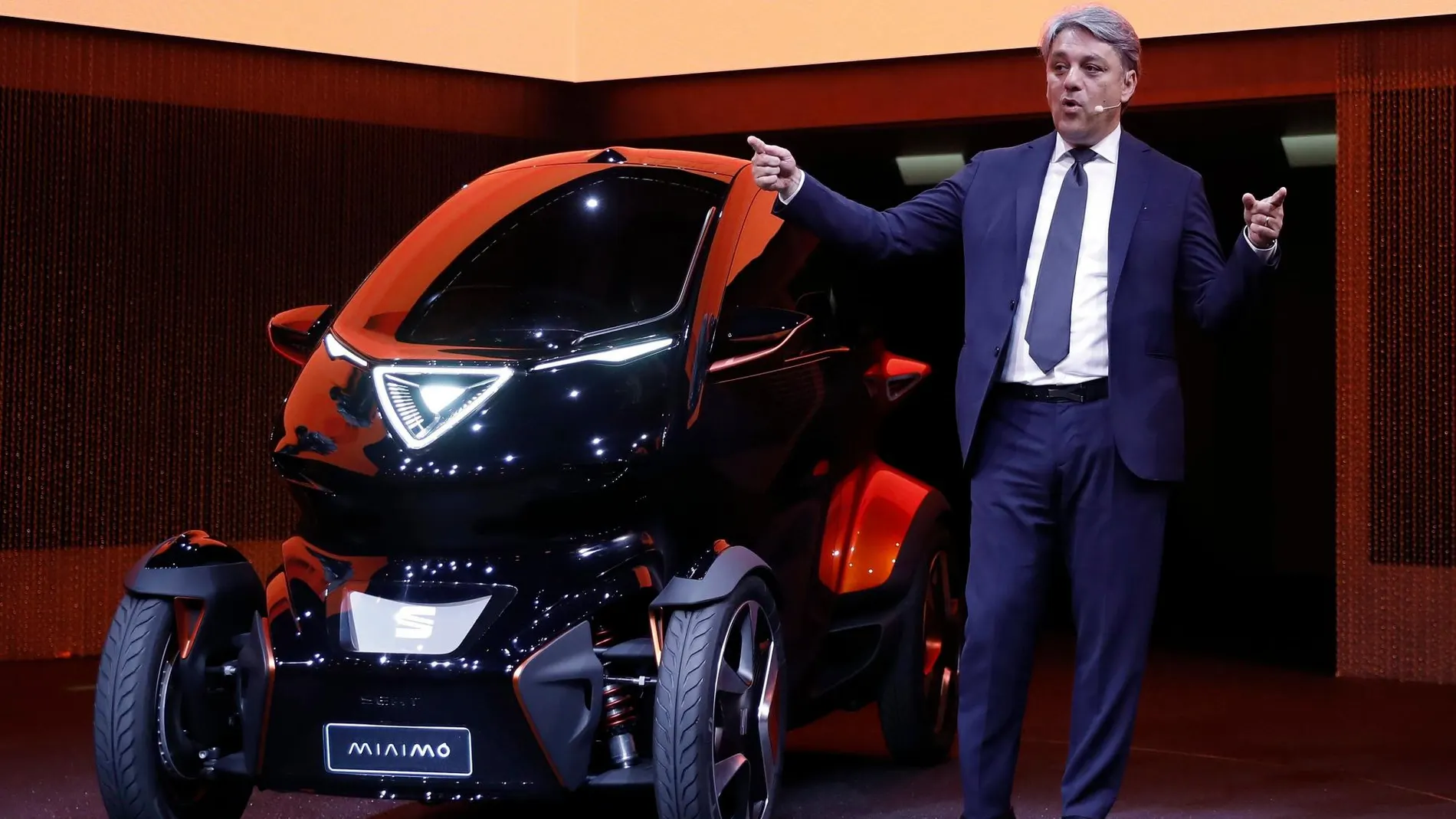 Luca de Meo, presidente de SEAT, en la presentación del modelo Minimo durante el Mobile World Congress de febrero