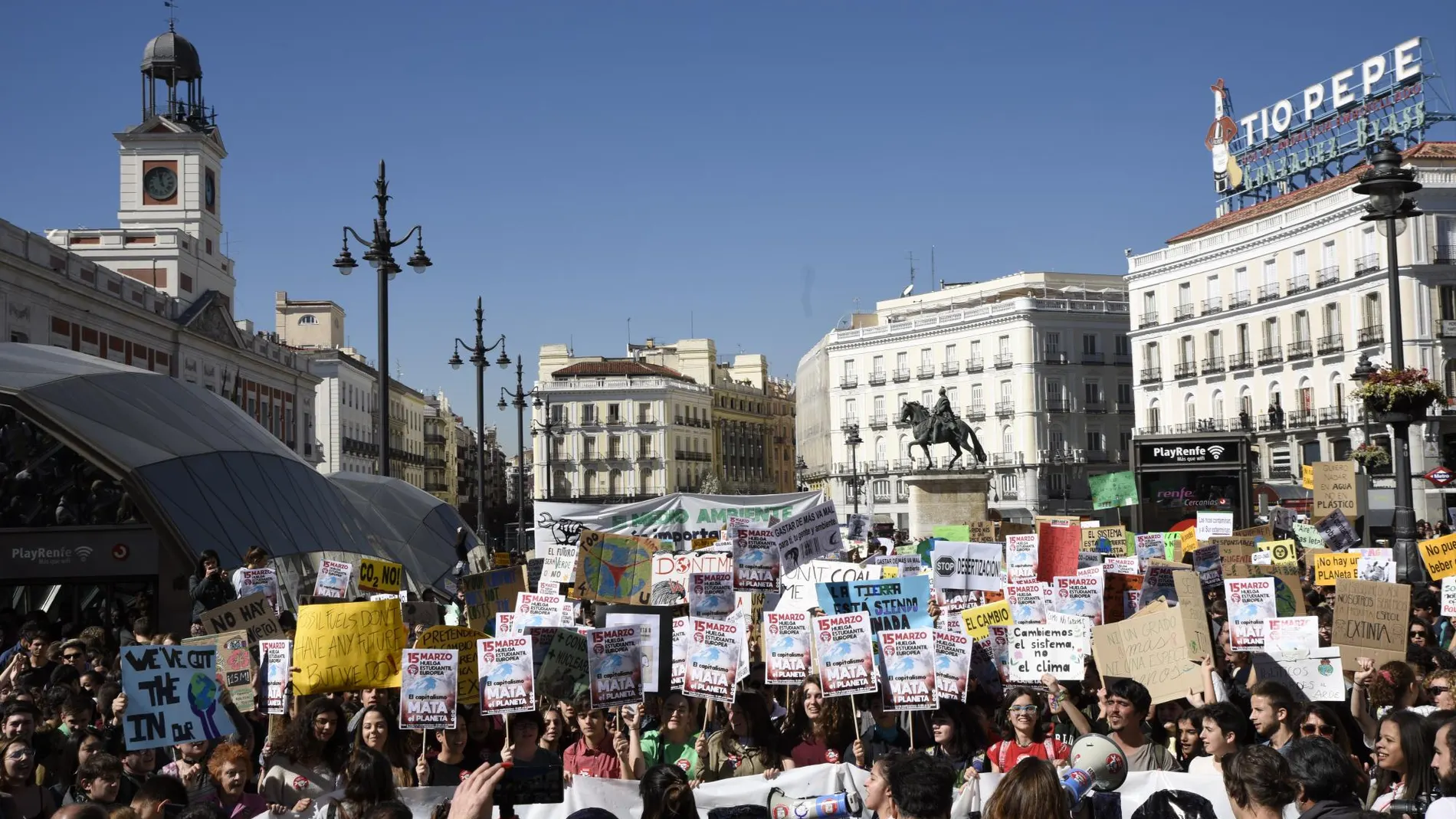 En Madrid, el movimiento transcurrió en un ambiente de huelga climática internacional de escolares, mayormente chicas adolescentes.