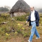 El líder socialista, ayer, en el Parque Natural de Somiedo (Asturias)