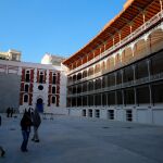 Primeras visitas al frontón Beti Jai tras su restauración