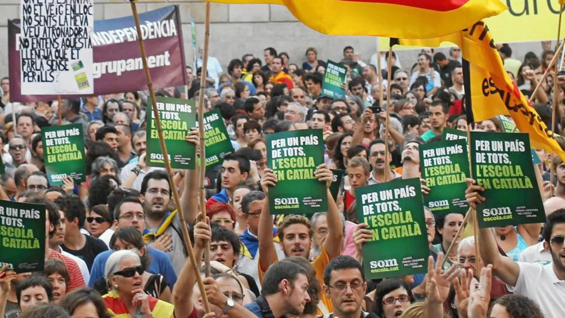 En sus manifestaciones, los independentistas aprovechan siempre para reivindicar la inmersión lingüística en el catalán