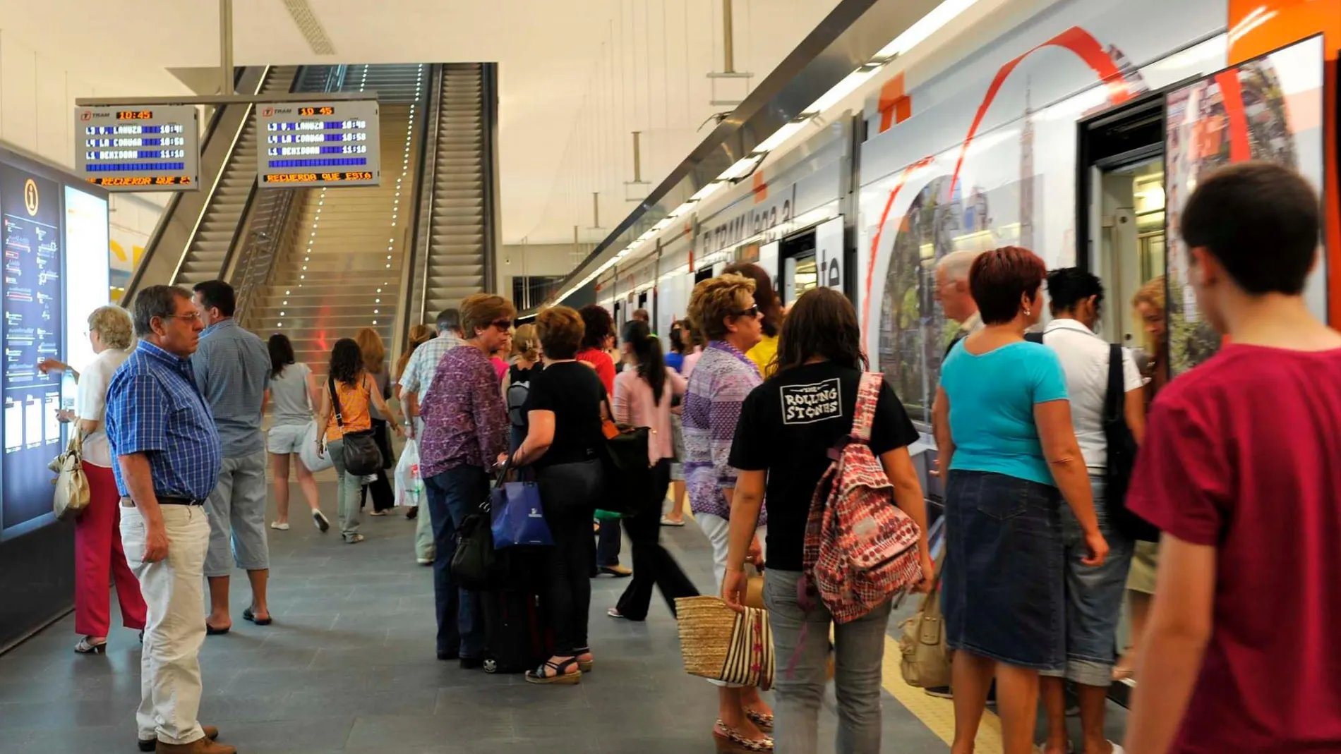 El metro y el Tram ampliarán horarios por la festividad de la Asunción