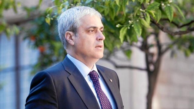 El conseller de Justicia, Germà Gordó, en la imagen en la Generalitat, busca vías para incrementar el catalán en la justicia