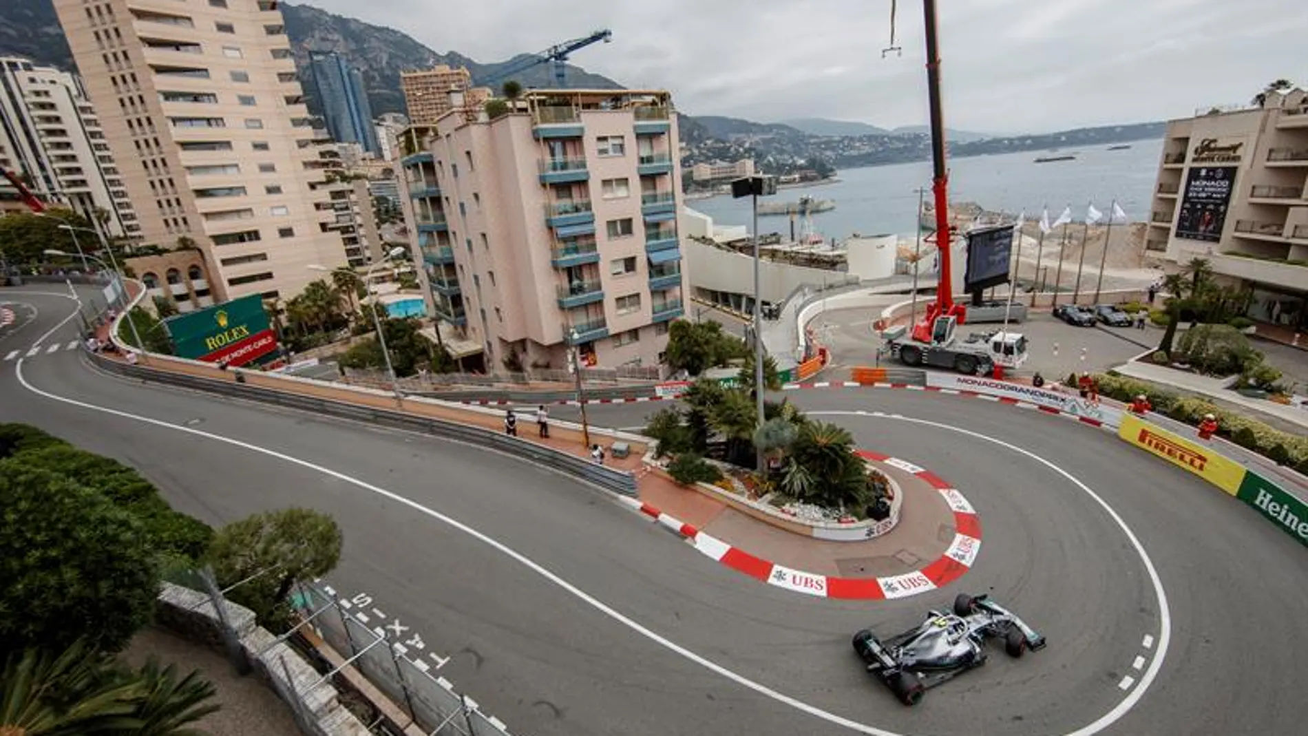 Hamilton reina en las calles de Mónaco