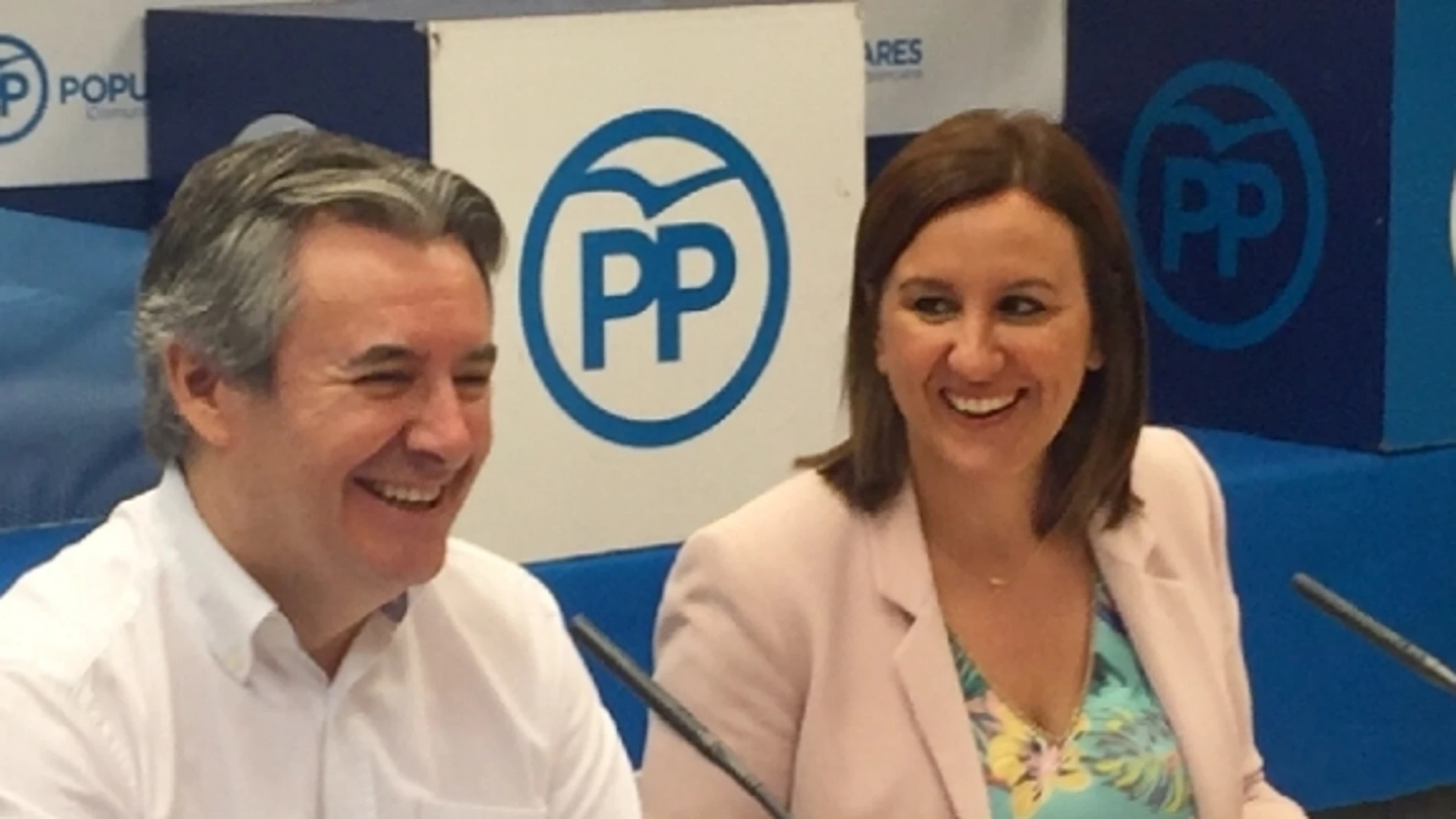 El presidente de la gestora del PP de la provincia de Valencia, Rubén Moreno, junto a la diputada y miembro de este órgano, María José Català