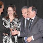 Silvia Clemente y Tomás Villanueva hacen entrega del IX Premio de Familia Empresaria a Miguel Ángel Tejedor
