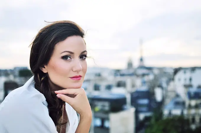 Julie Fuchs, la soprano expulsada de “La flauta mágica” por estar embarazada, será indemnizada por la Ópera de Hamburgo