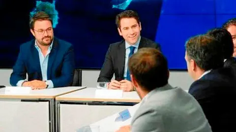 El secretario general del PP, con los líderes del partido en Canarias / Foto: Efe