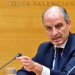 El expresidente Camps dijo que la actual legislatura había sido una tragedia pero que había servido «como vacuna para que los valencianos sepan a quién no deben votar»