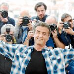 El actor acaparó los flashes de los fotógrafos en el Festival de Cannes, donde presentço la última entrega de Rambo