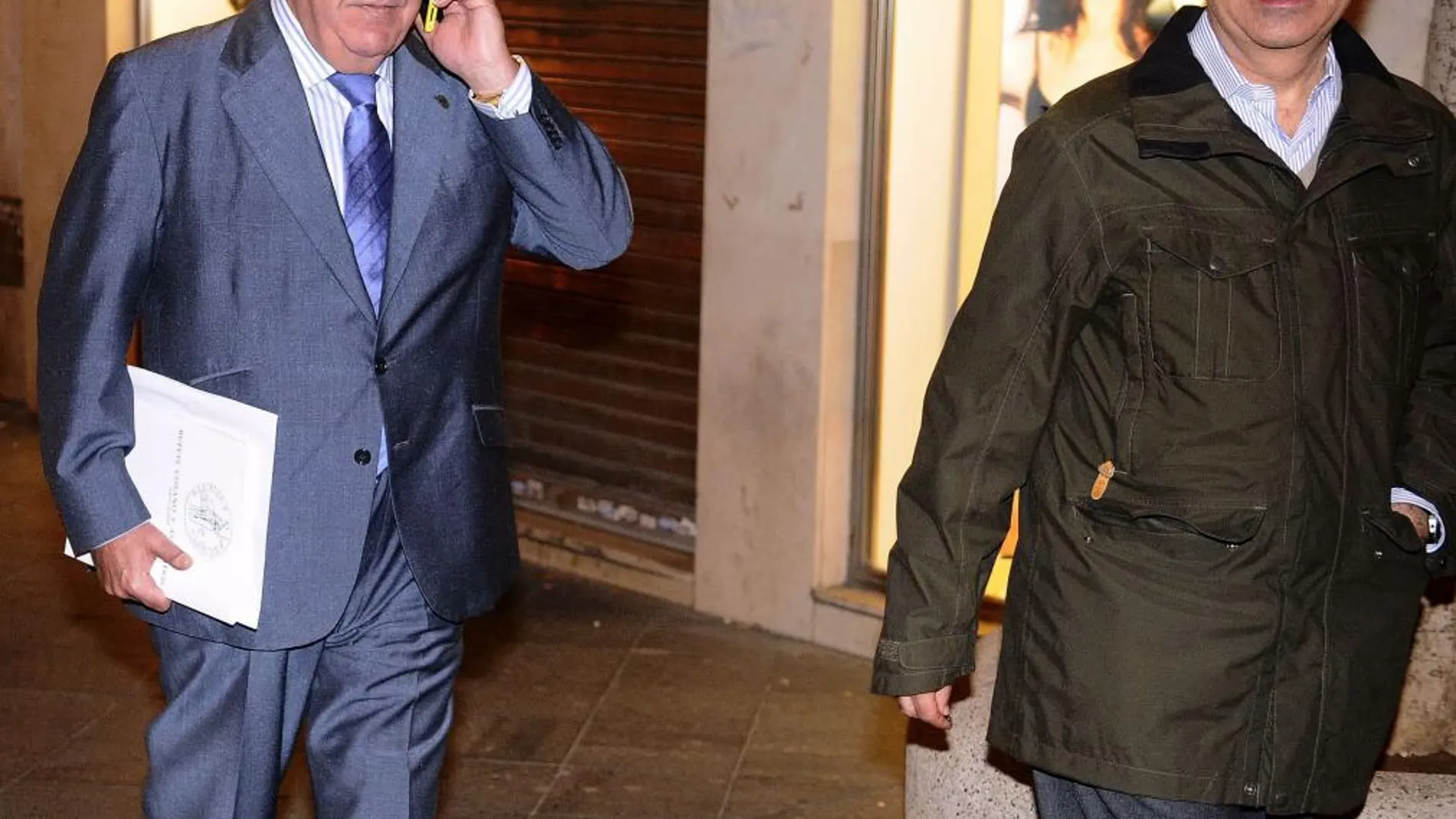 El administrador de la consultora Uniter, José González Mata (d), y el abogado de la misma, Juan Pedro Cosano (i),en marzo de 2013.