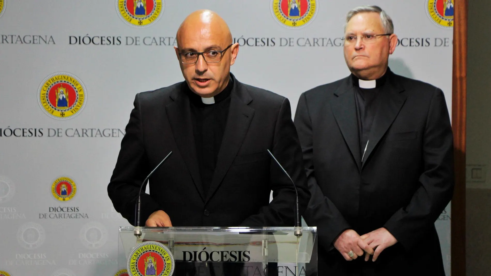 El delegado de Enseñanza de la Diócesis, José Ruiz, junto al Obispo de Cartagena, José Manuel Lorca Planes
